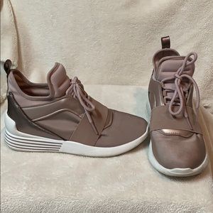 Kendall + Kylie rose gold sneakers sz 6